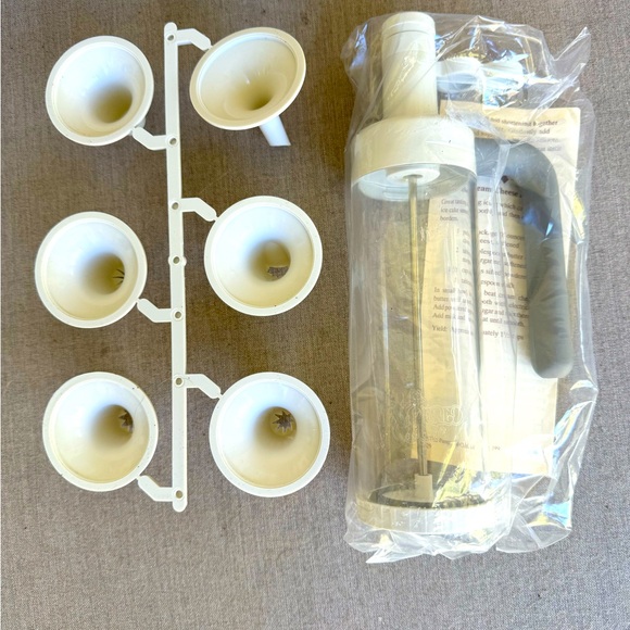 Pampered Chef, Easy Accent Decorator - Picture 3 of 3